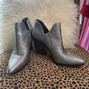 Naturalizer Silver Textured Ankle Booties